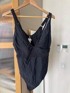 Cupshe Black One-Piece Swimsuit with V-Neckline